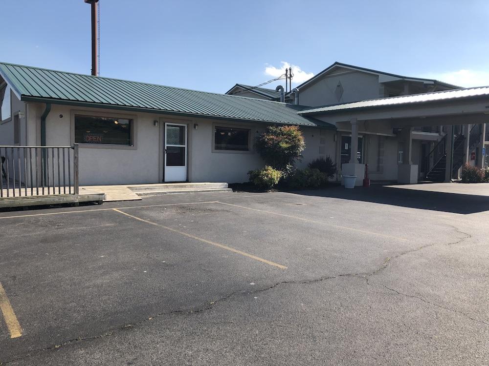 Knights Inn Glade Spring Exterior foto